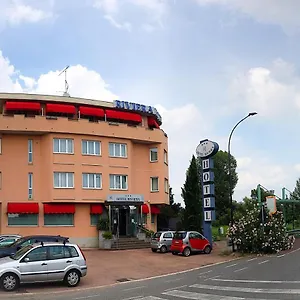 Riviera Hotel